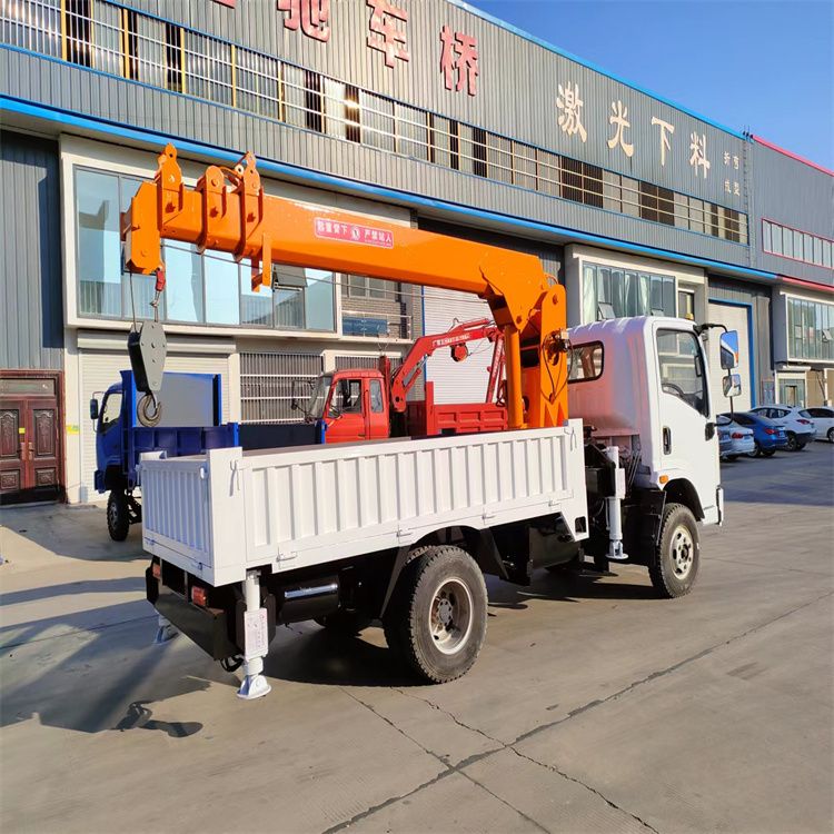 盂县三轮随车吊定制 农用改装机自备吊中瑞长期出售